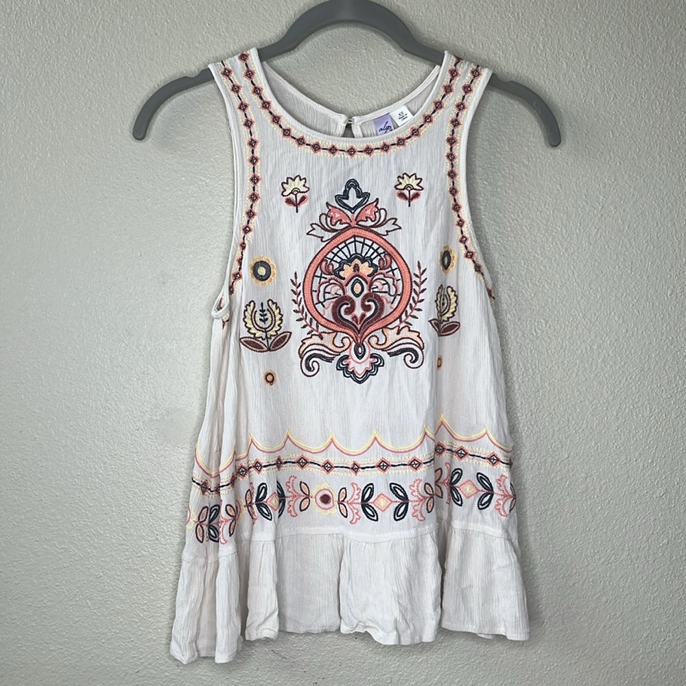 Alya Cream Embroidered Sleeveless‎ Blouse Size XS